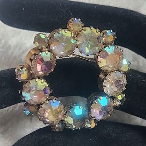 Vintage Aurora Borealis Rhinestone Wreath Brooch Gold Tone Iridescent Pin 1.25"